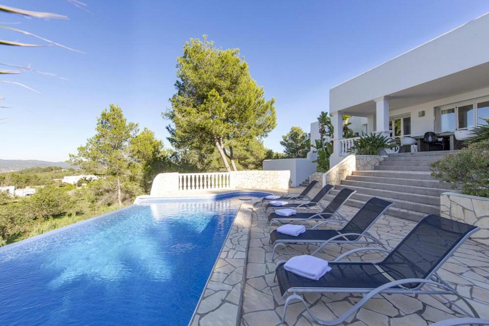 DOS MONOS — Hotel in Ibiza