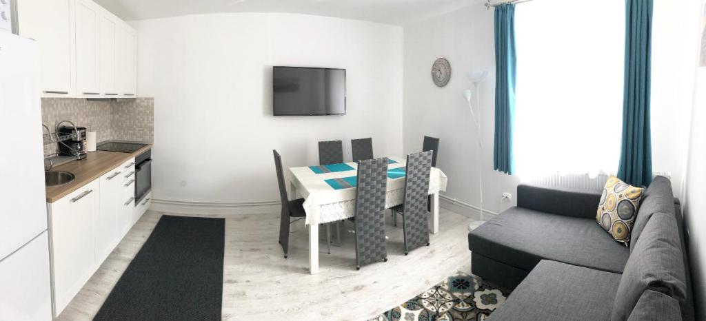 Riverside Ski Apartment - 3