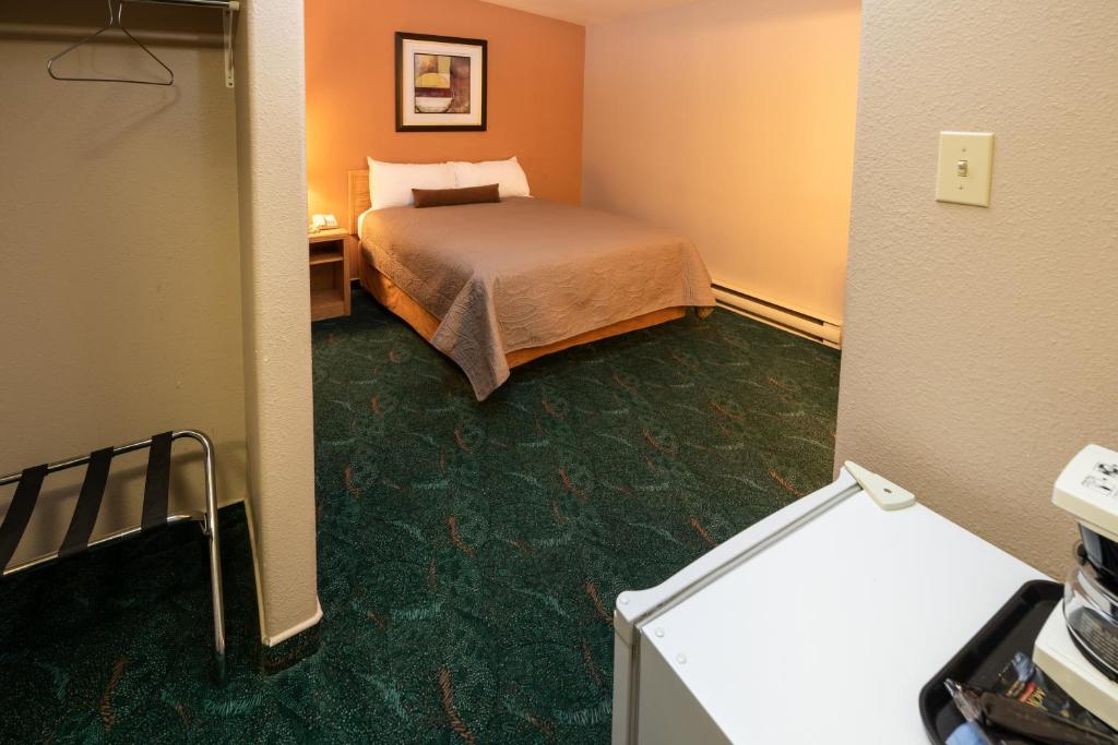 Keystone Motor Inn photo