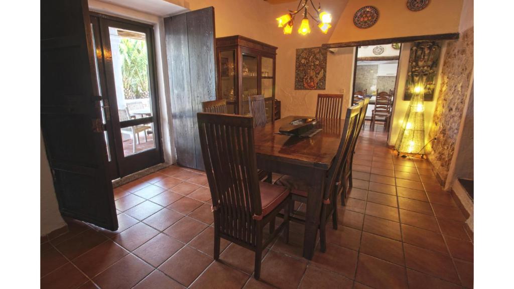 Villa Daniel is in a great location just 5 mins by taxi into Playa Den Bossa photo