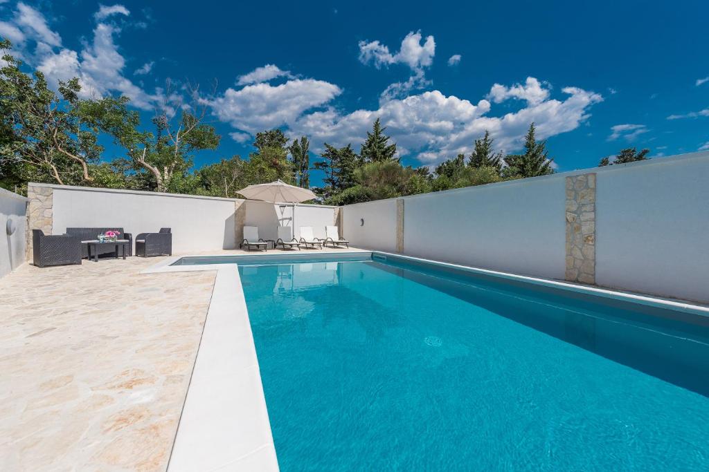 Villa Star 6 luxury apartment with a pool photo