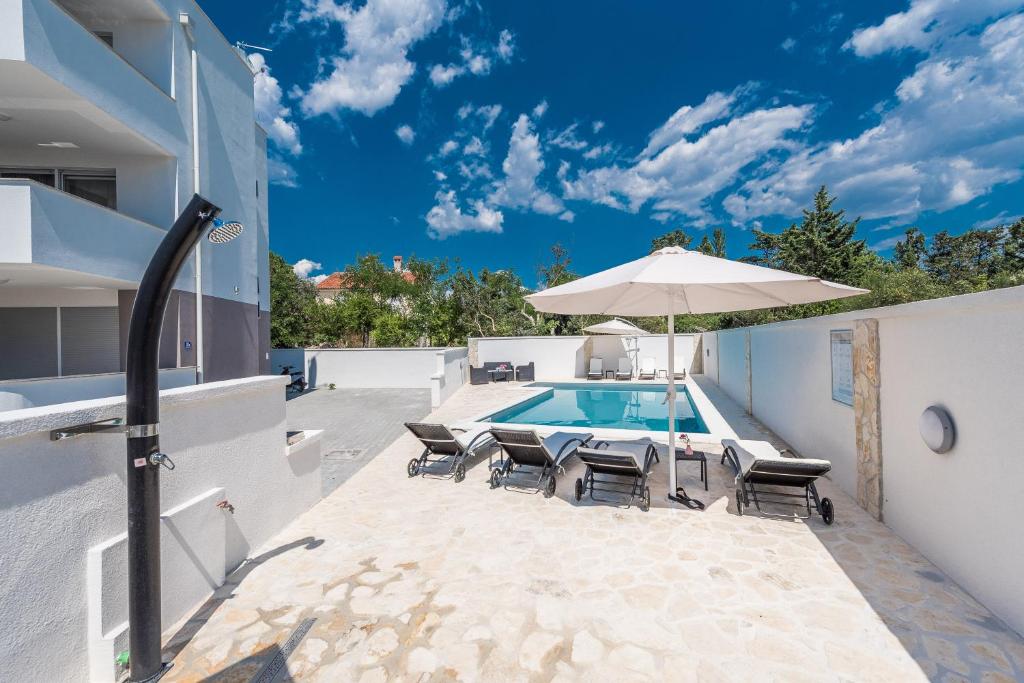 Villa Star 6 luxury apartment with a pool photo