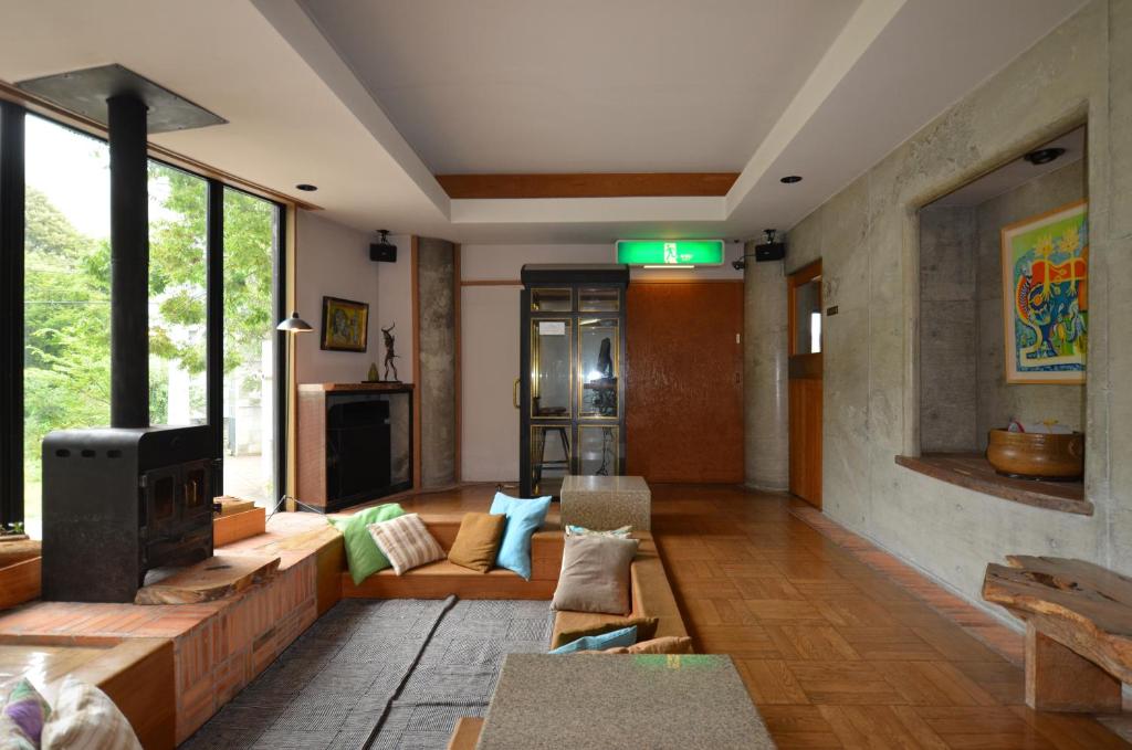 Shared lounge/TV area