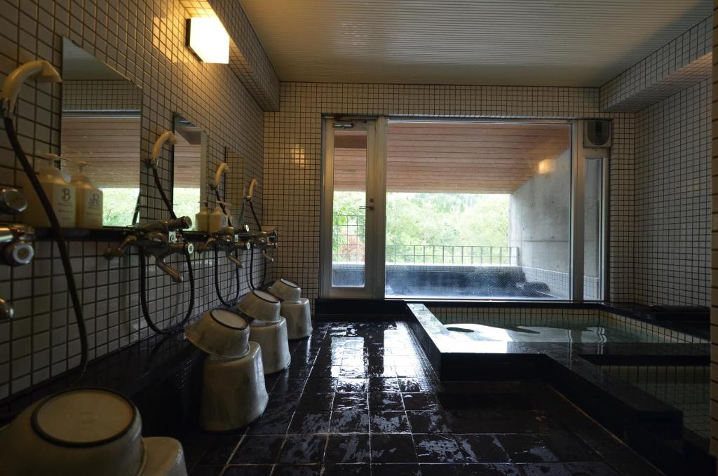 Hot spring bath