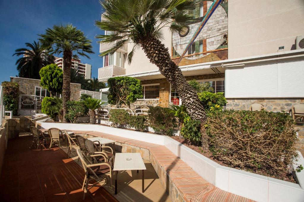 Magic Villa de Benidorm — Hotel building in Benidorm, Valencian Community