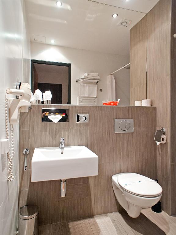 Bathroom, Hotel Purpur in Prague