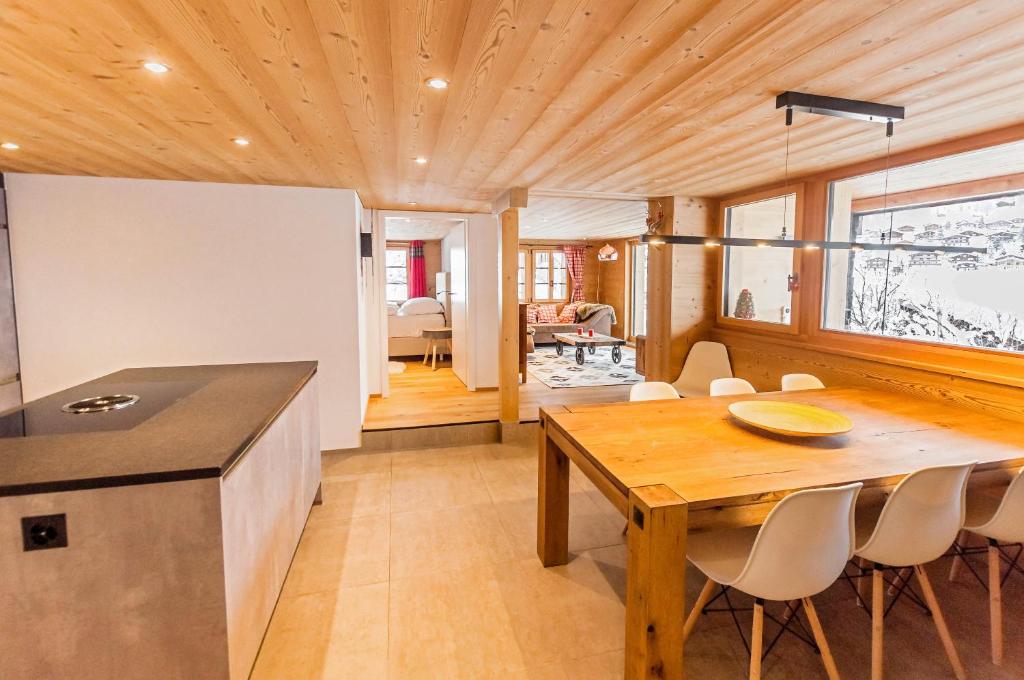 Chic Alpine Apartment for 5 - Perfect for skiers - 4