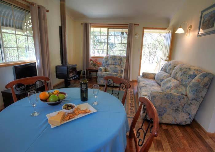Accommodation Creek Cottages & Sundown View Suites photo