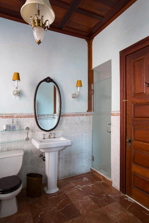 Manhattan Guest Suites photo