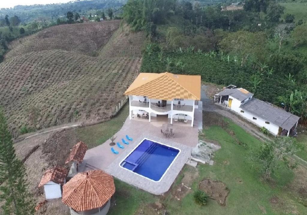 Finca con Piscina Privada cerca a Filandia — Hotel in Montenegro