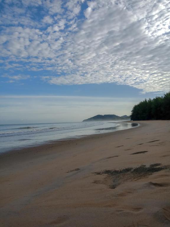 Mr. Chuoi bar and hut