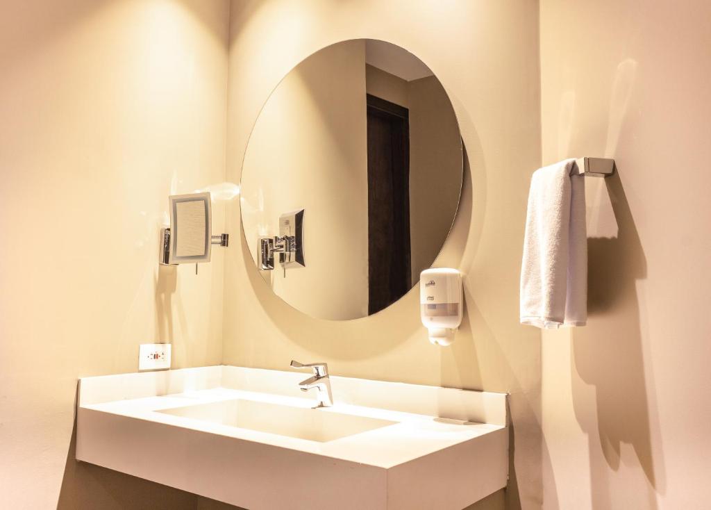 Hotel F25 photo
