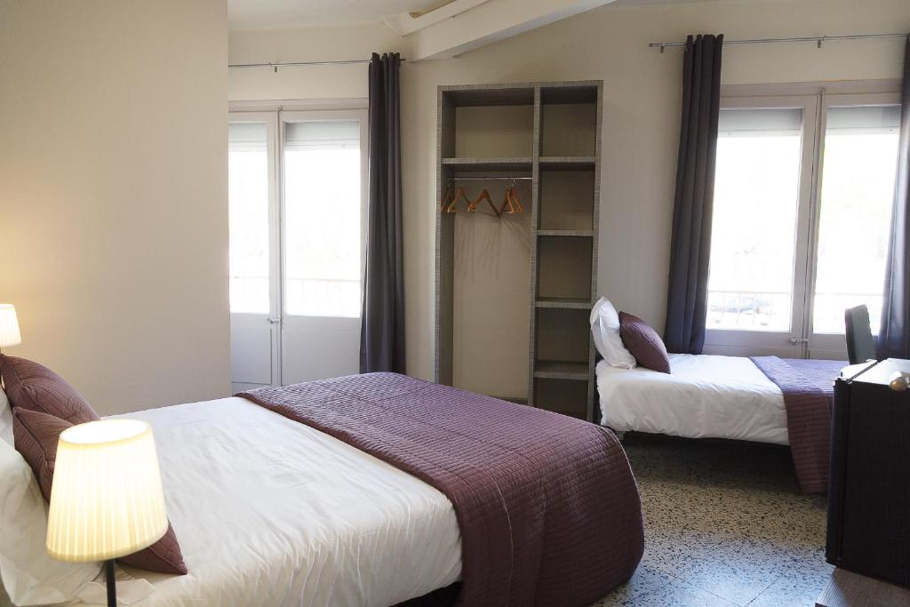 Hostal Fonda Montserrat - 5