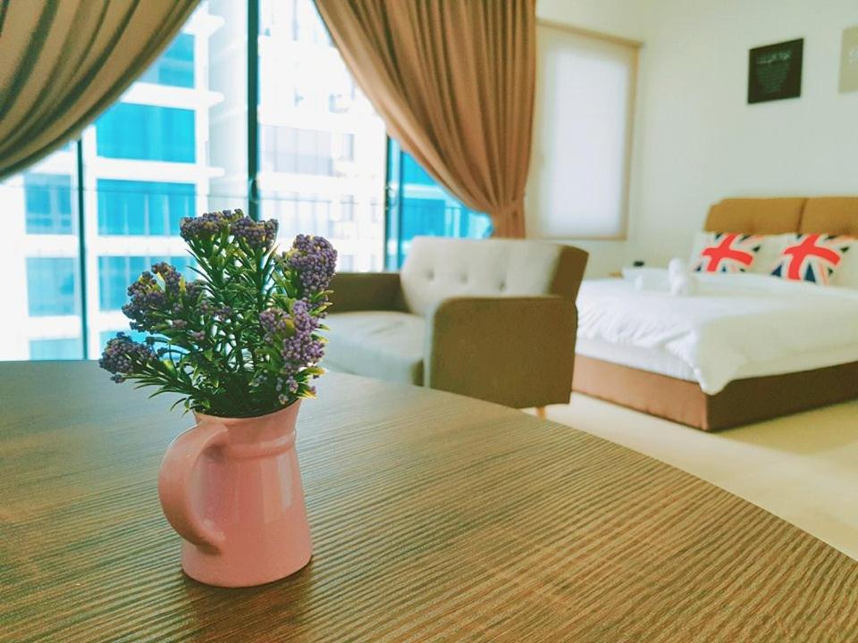 Simplicity Cozy For 2 // Trefoil Setia Alam — Hotel in Shah Alam