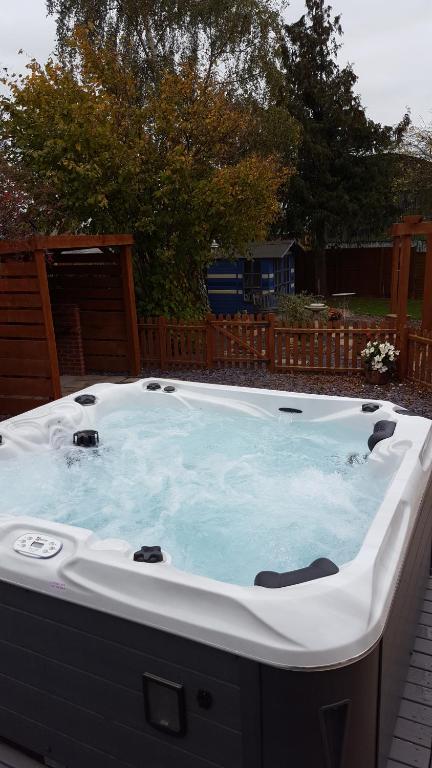 Ruth's Rest Country Retreat with private Hot Tub 전경