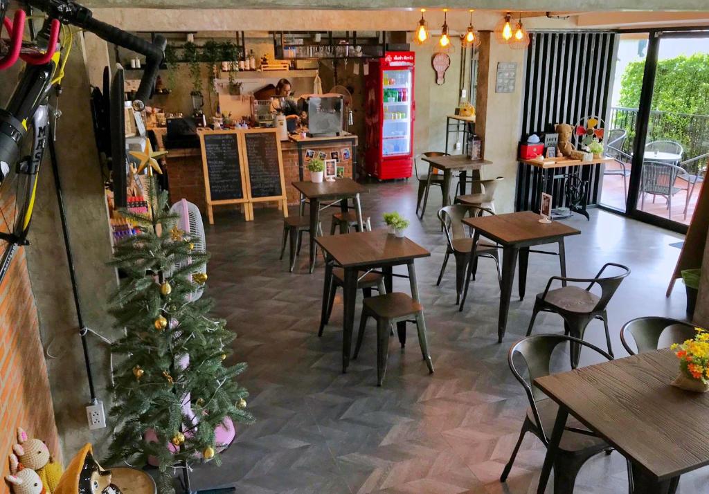 Restaurant, JB Place in Nakhon Pathom