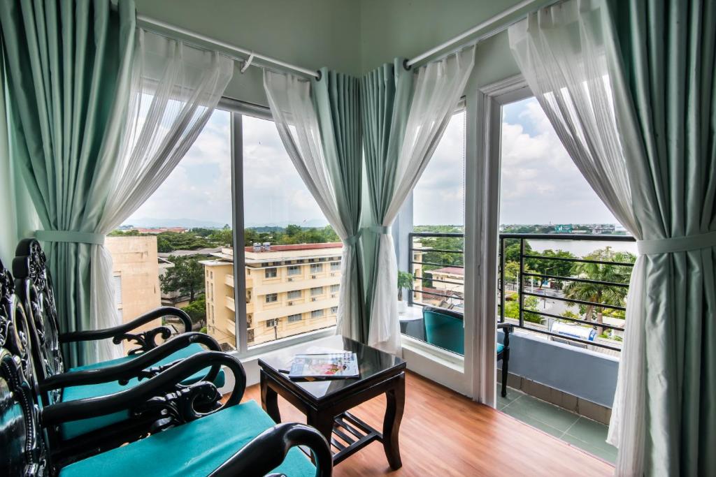 Khách sạn The Sunriver Boutique Huế