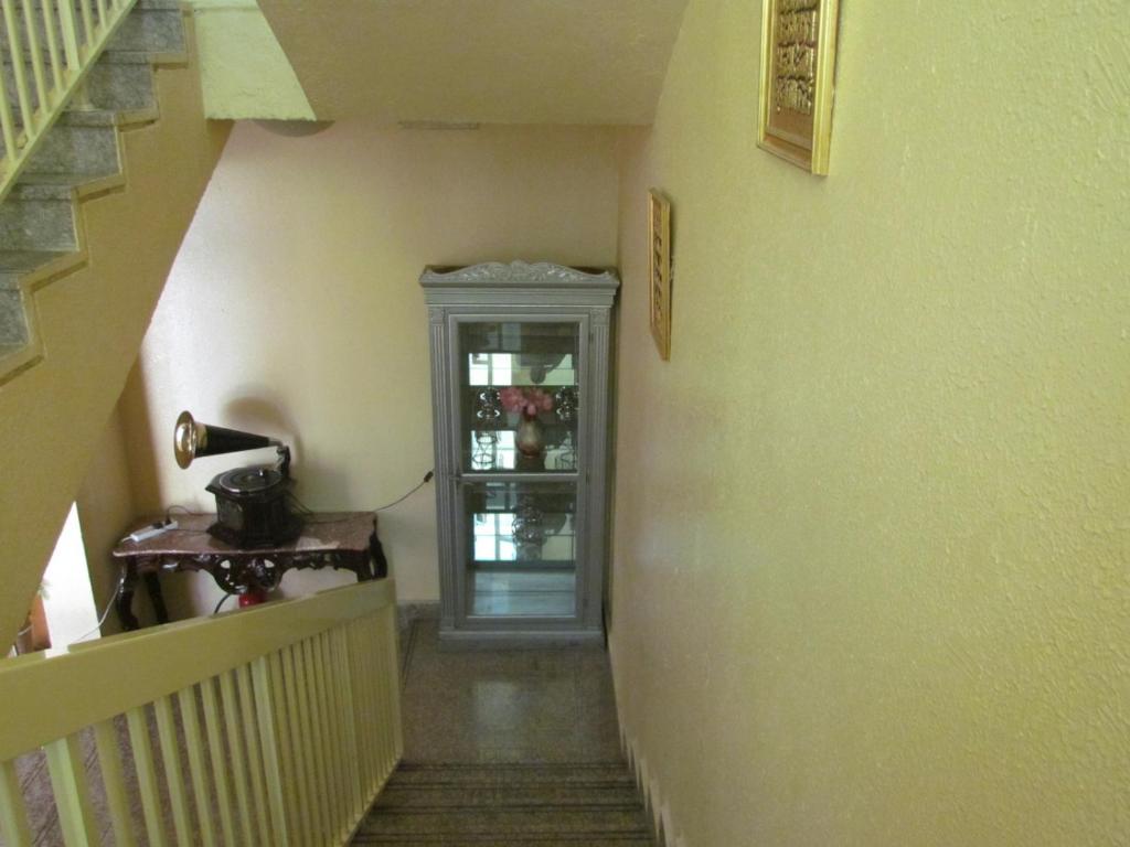CARLTON FURNISHED APARTMENT photo