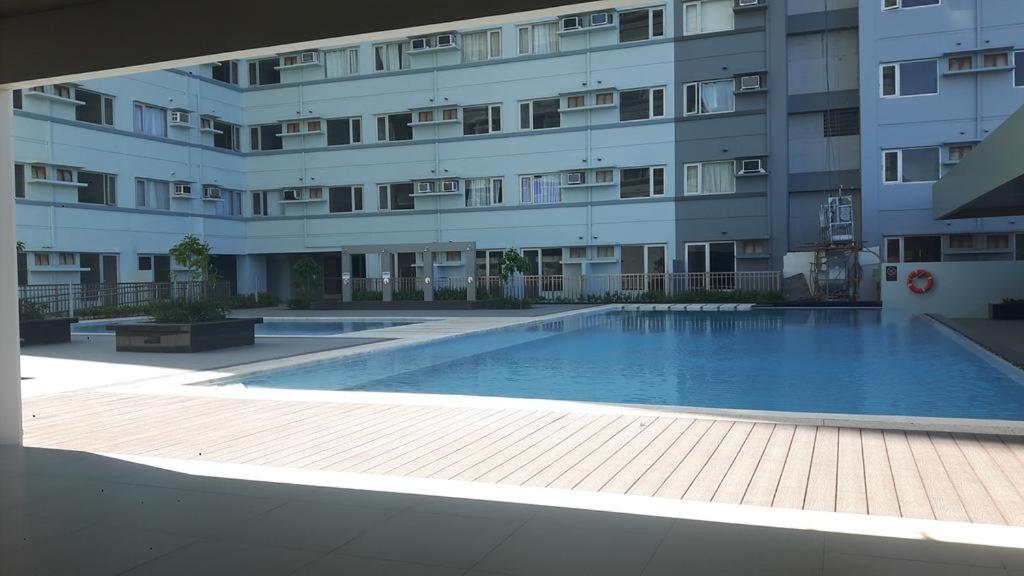 NICE CORNER AYALA 1 bedroom condo at heart of DAVAO CITY with hi speed wi fi internet photo