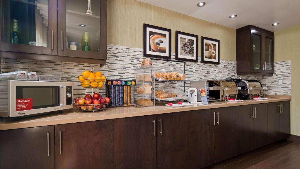 Best Western Plus Durham Hotel & Conference Centre Photo 30