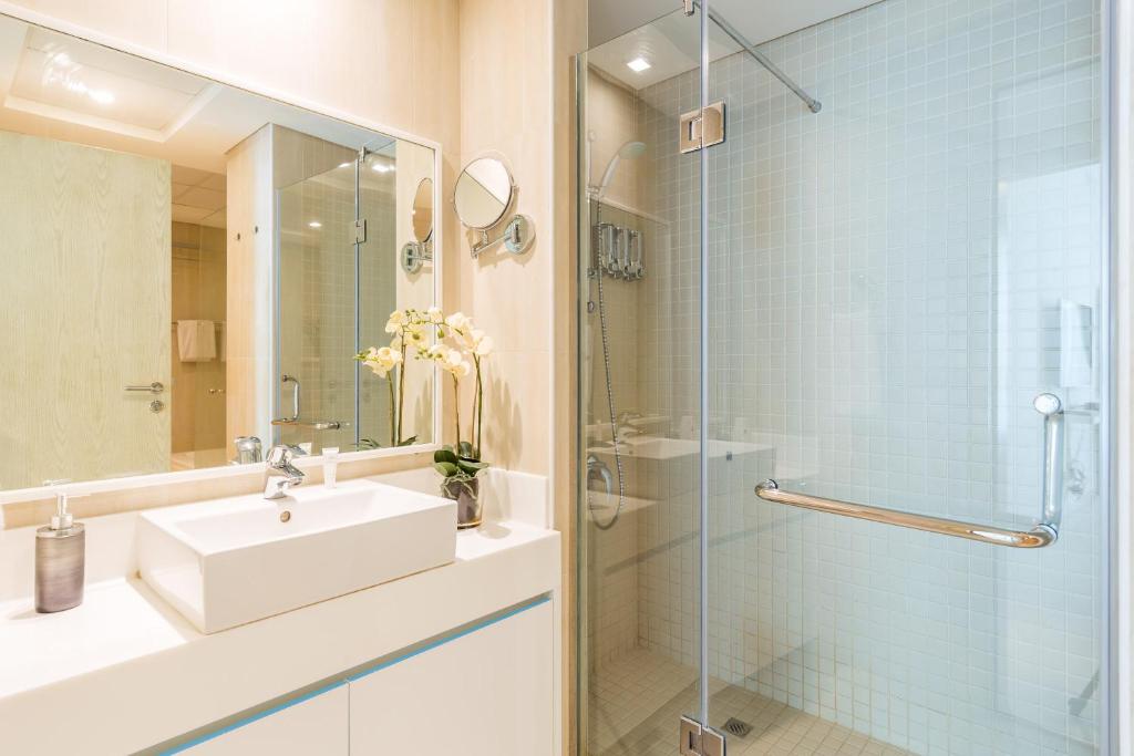 Best Price On Al Bateen Residences By Deluxe Holiday Homes - 