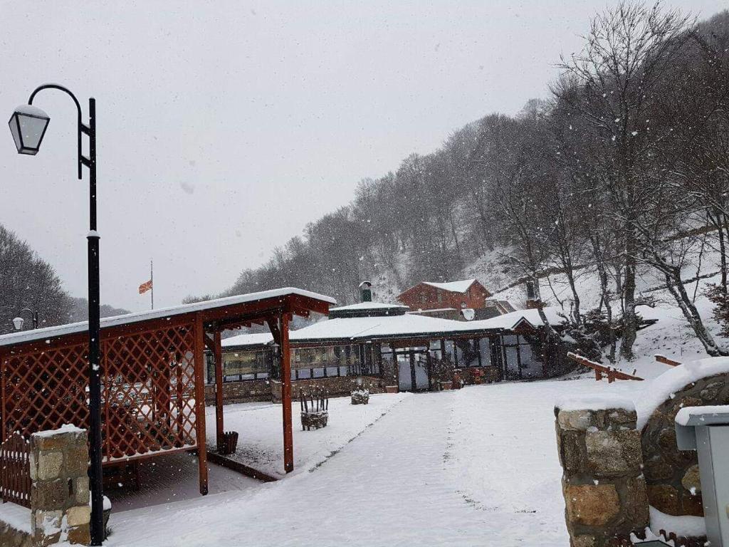 Turistichki kompleks Bela Voda photo