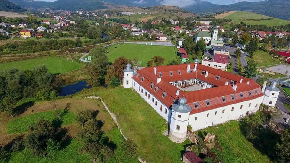 Kastiel Biela Dama a Cierny Rytier photo