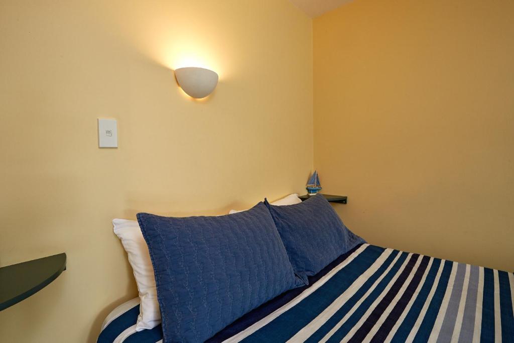 Sails Motel photo