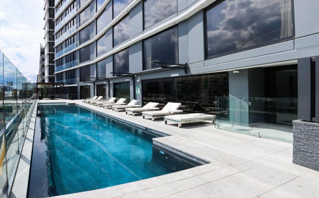 Modern Designers Pad by Serain Residences — Hotel in Brisbane