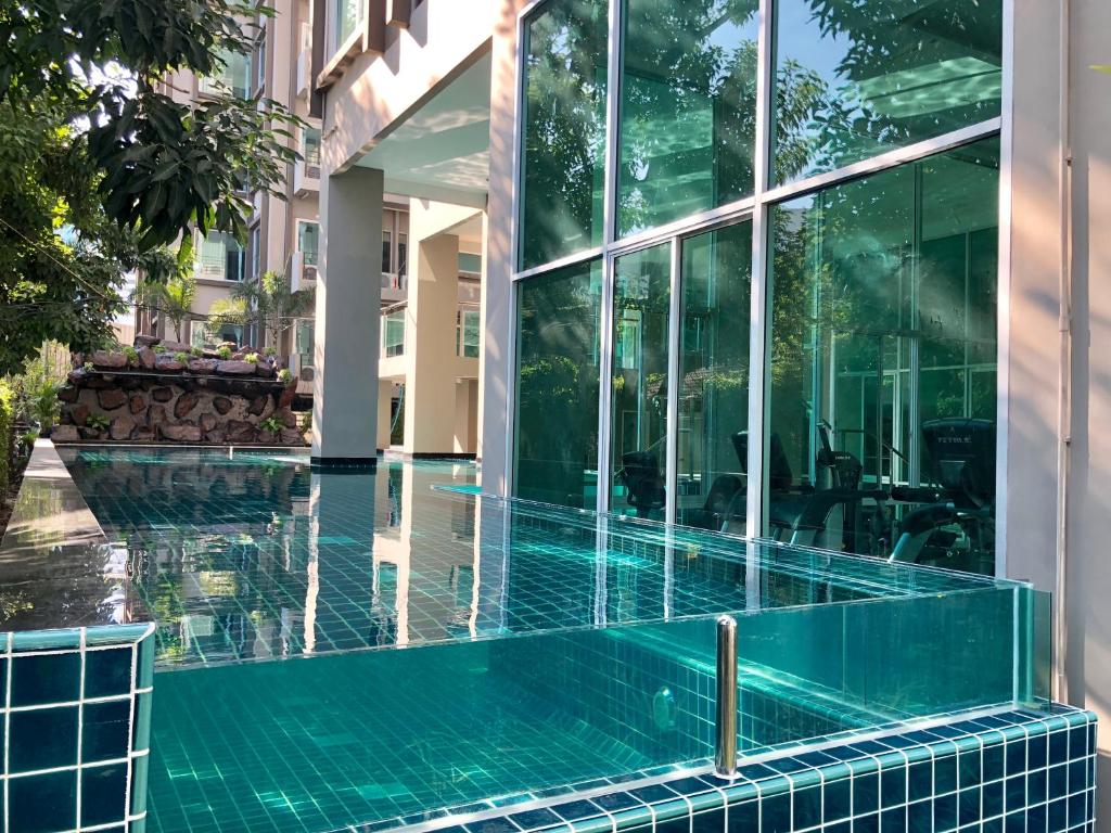 The Lux Ladprao 10 photo