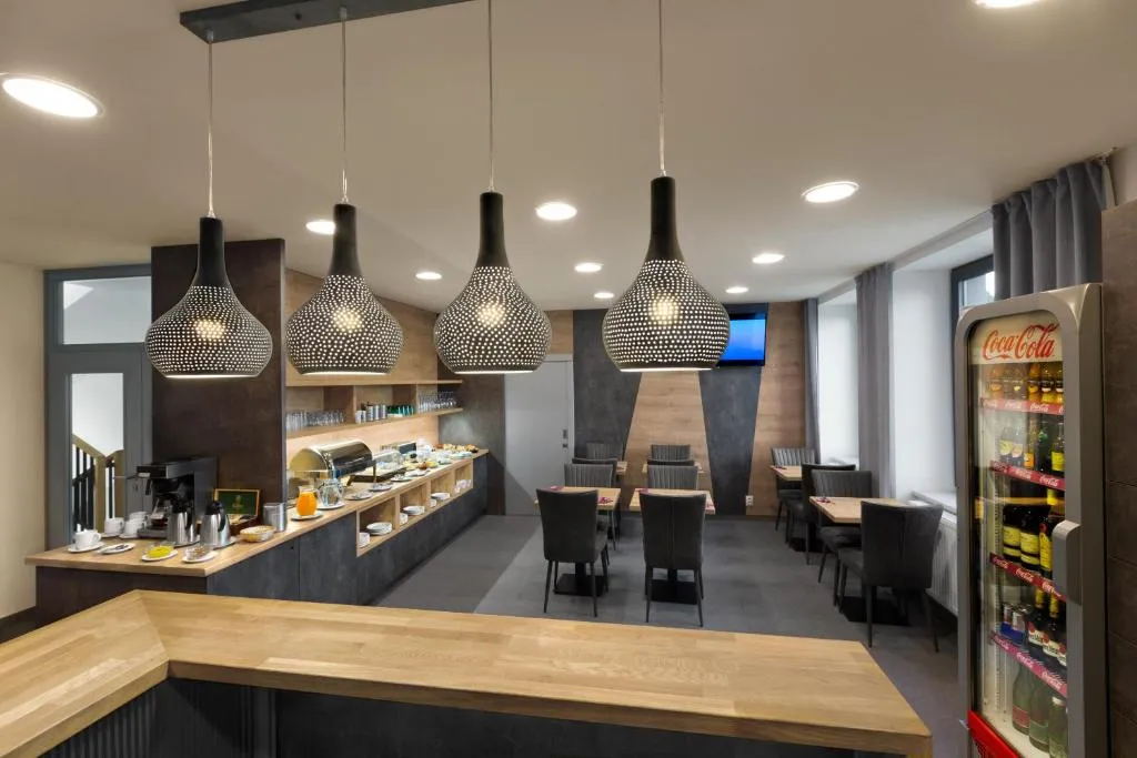 Ala hotel，位于佩恩斯坦內姆河畔比斯特日采的酒店