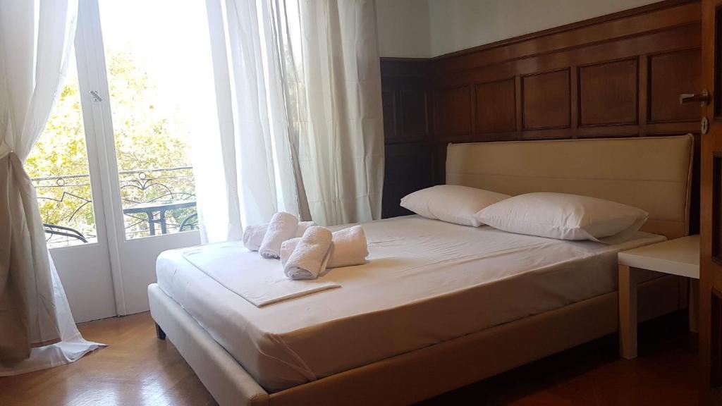 Violet Errathens Apartment - Athens Center, 7 BD, 3 BATH — Hotel in Athens