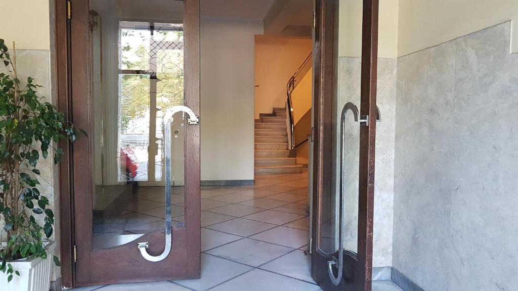 Violet Errathens Apartment - Athens Center, 7 BD, 3 BATH photo
