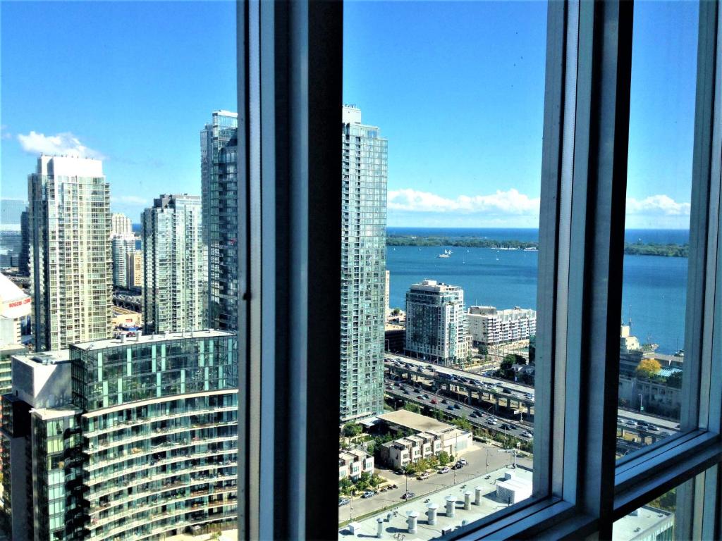 TVHR - Luxury Condos in Heart of Downtown — Hotel in Toronto (ON)