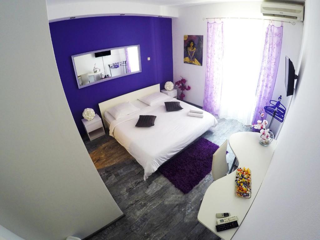 Rooms and Apartment Stambuk — Hotel in Split