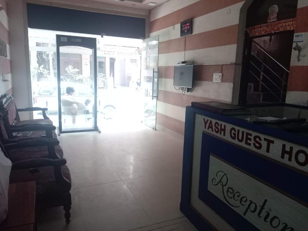 Yash Guest House 01 Minute Walk in Nizamuddin Railway Station photo