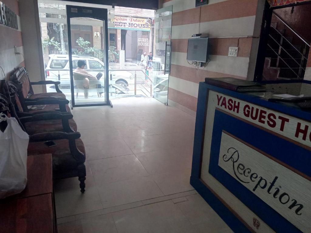 Yash Guest House 01 Minute Walk in Nizamuddin Railway Station photo