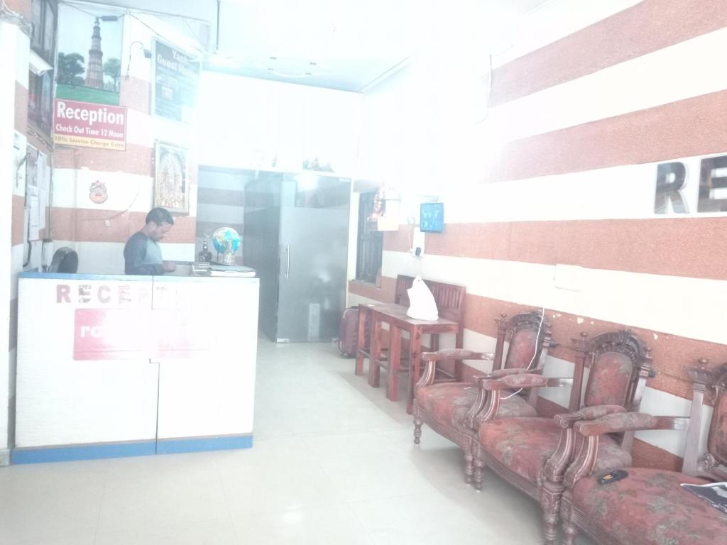 Yash Guest House 01 Minute Walk in Nizamuddin Railway Station photo