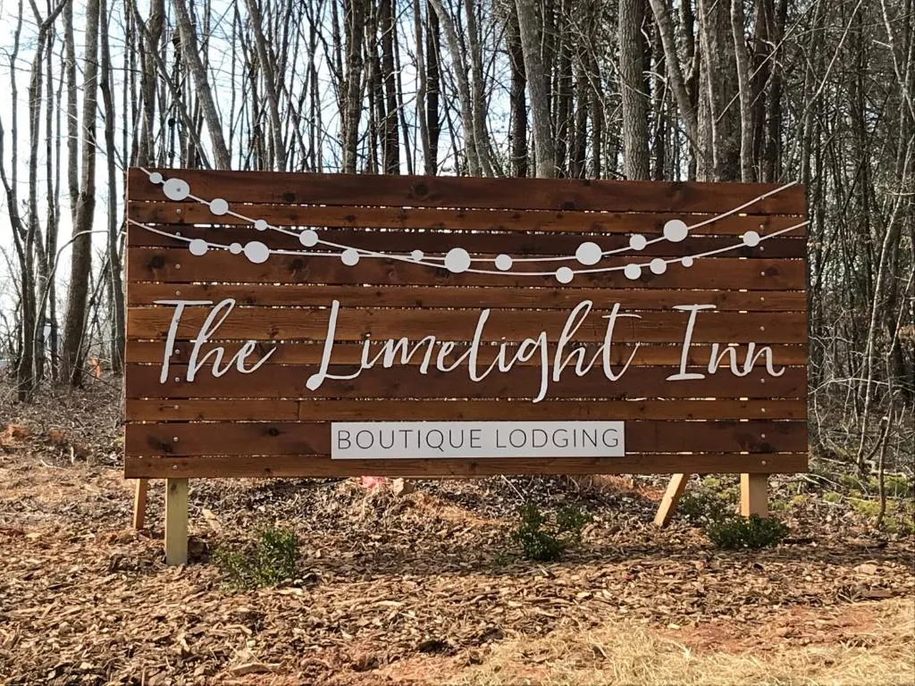 The Limelight Inn，位于达洛尼加的酒店