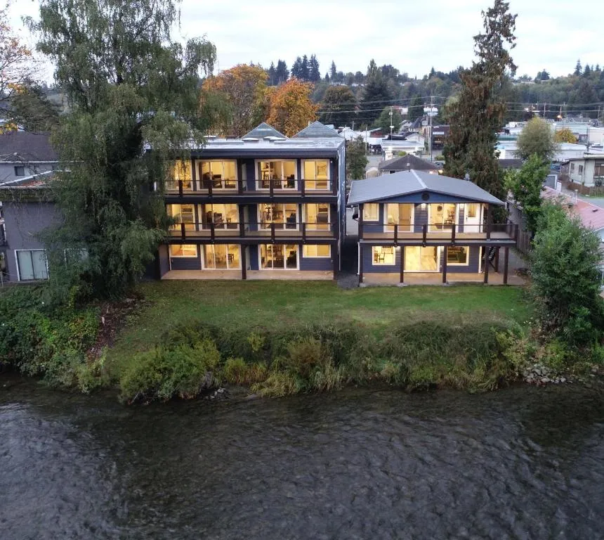 Chateau Riverside, hotel in Campbell River