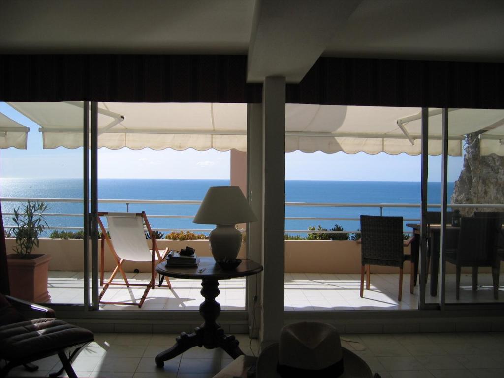 Luxury apartment facing the Mediterranean 전경