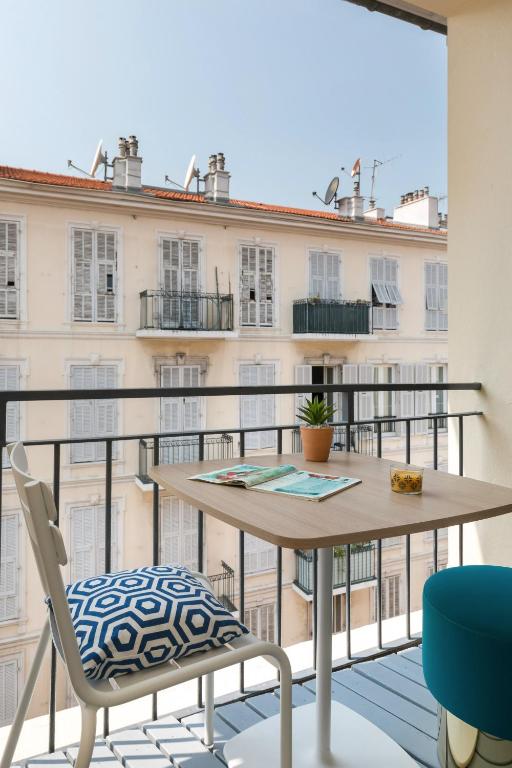 Hotel The Deck by HappyCulture