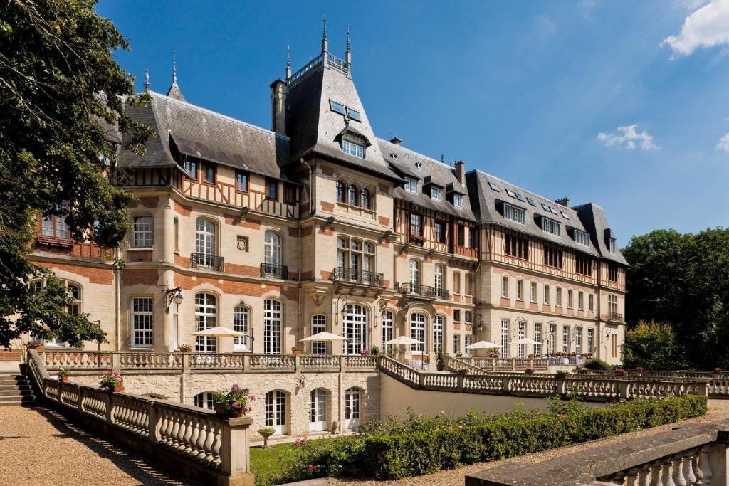 Chateau de Montvillargenne photo