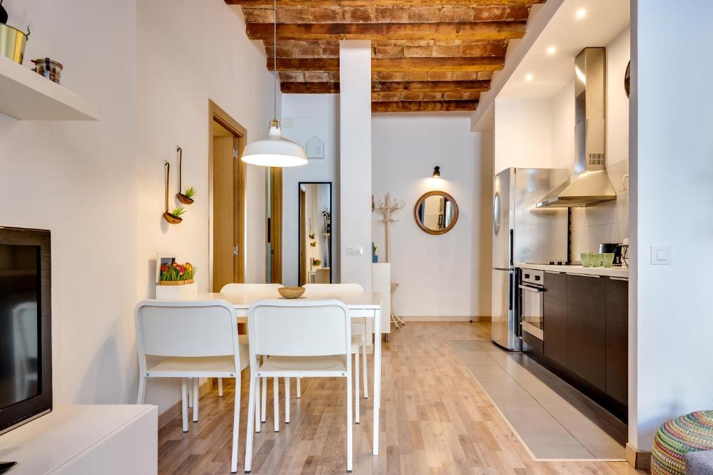 Charming &amp; Convenient Apartment Near Plaza Espanya — Hotel in Barcelona