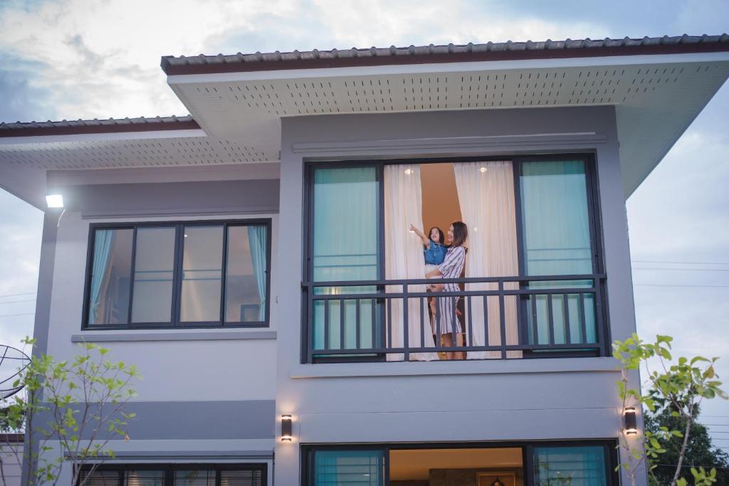 Balcony/terrace, Riverview Loft house in Uthai Thani