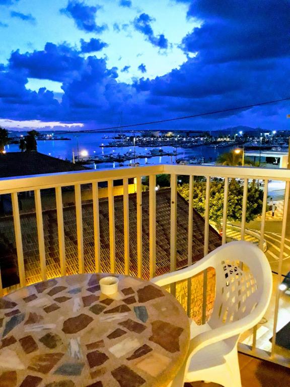 2 bedroom's flat on the beach, City center, 1 line - 4