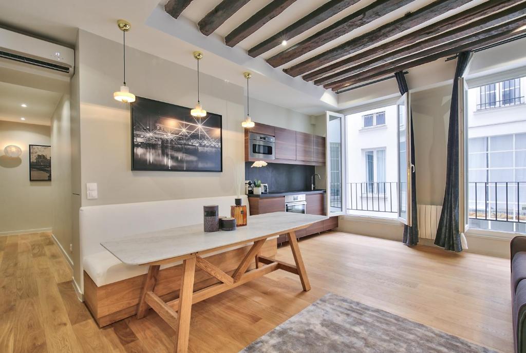 70 - Authentic Parisian Flat - 2
