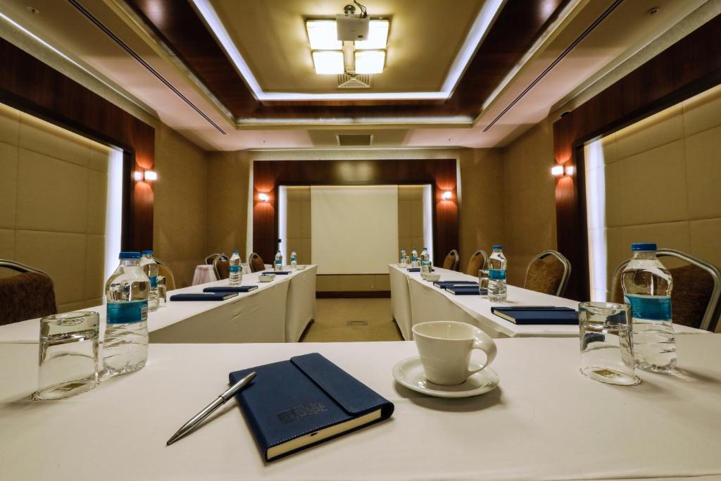 ศูนย์ธุรกิจ