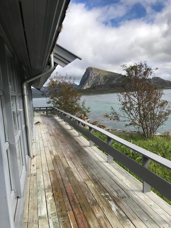 Lofoten unique waterfront cabin