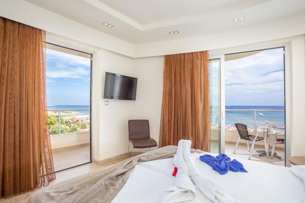 Pegasos Deluxe Beach Hotel — Hotel rooms in Faliraki, South Aegean